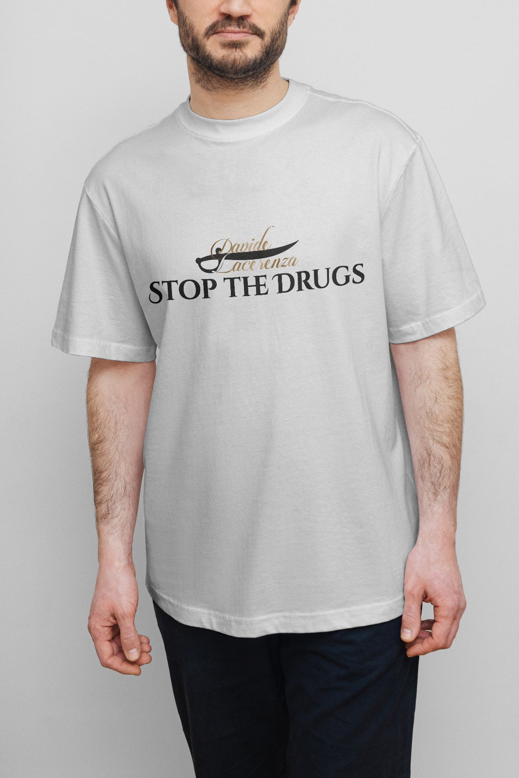 TSHIRT "white" STOP THE DRUGS X DAVIDE LACERENZA davanti e dietro